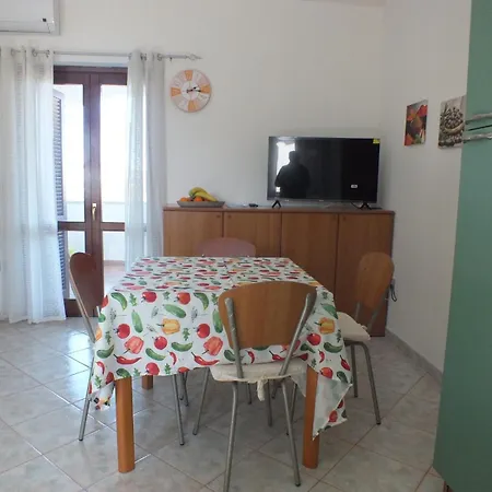 Casa Gemuetliche Zentral Doch Ruhig Gelegen 1km Vom Apartamento Budoni