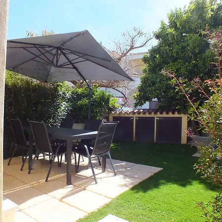 Casa Budoni -Ruhige Ferienwohnung Mit Garten,Nahe Strand & Zentrum